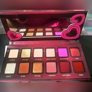 Too Faced Mariale Amor Caliente